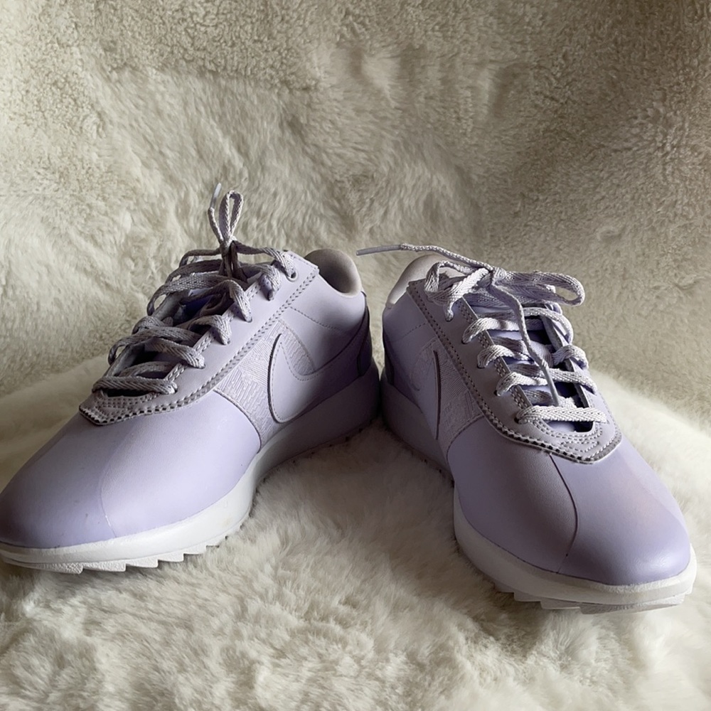 NWOT Nike golf sneakers in lilac